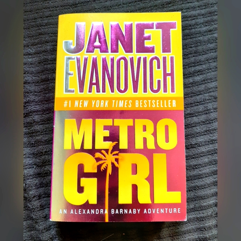 Metro Girl by Janet Evanovich paperback